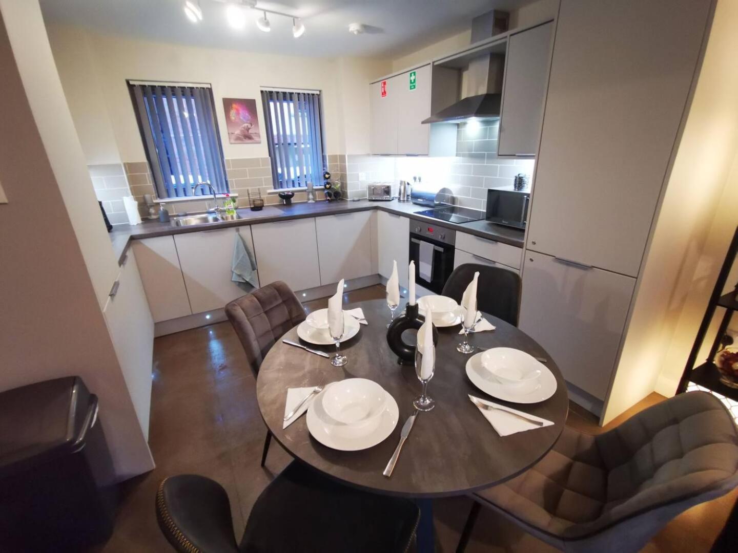 Belfast Central 2 Bedroom Luxurious Modern Stay Exterior photo