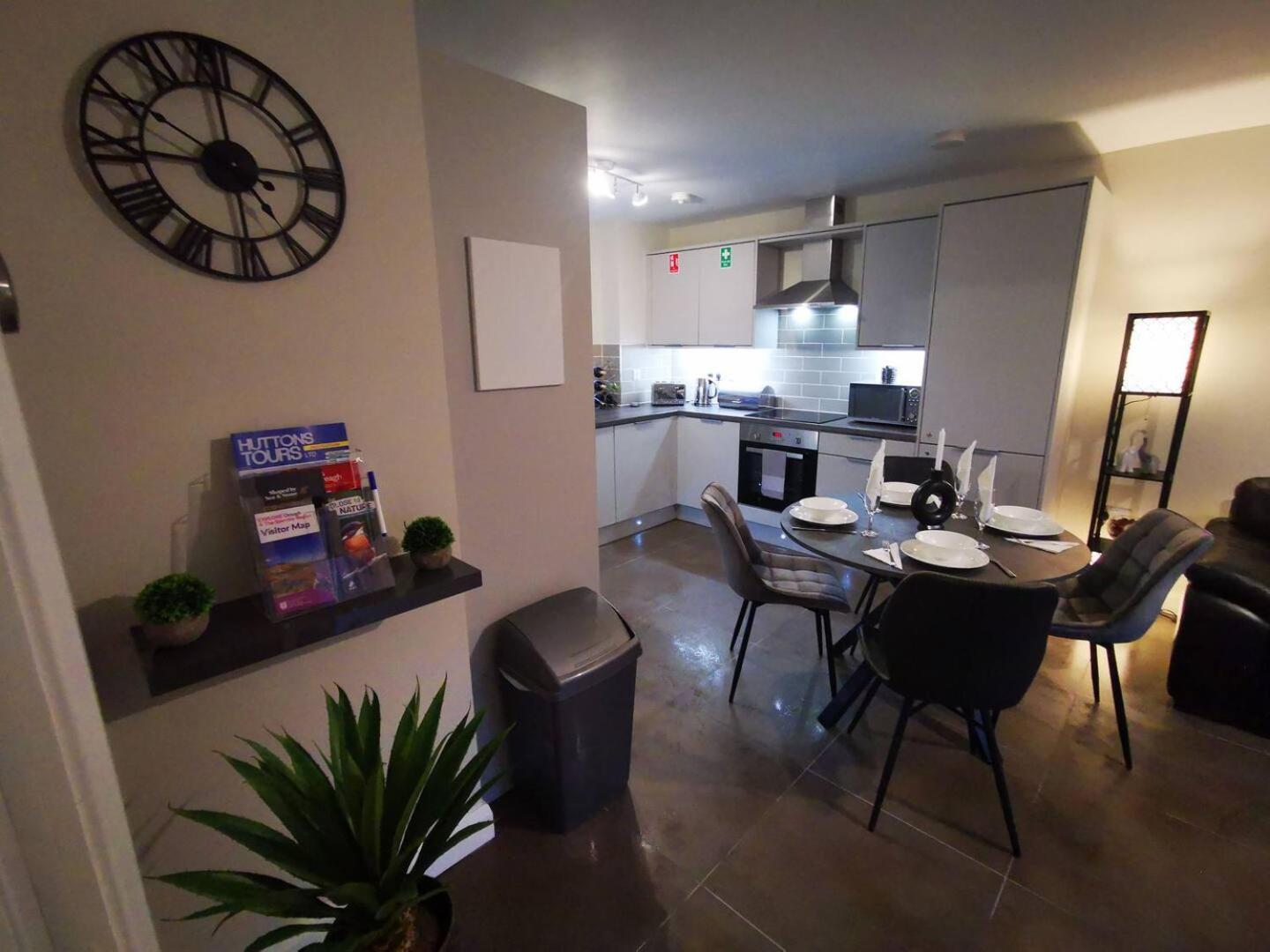Belfast Central 2 Bedroom Luxurious Modern Stay Exterior photo